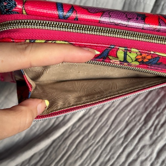 Sakroots Artist Circle XL wallet in Crimson Flower Power - Picture 8 of 10